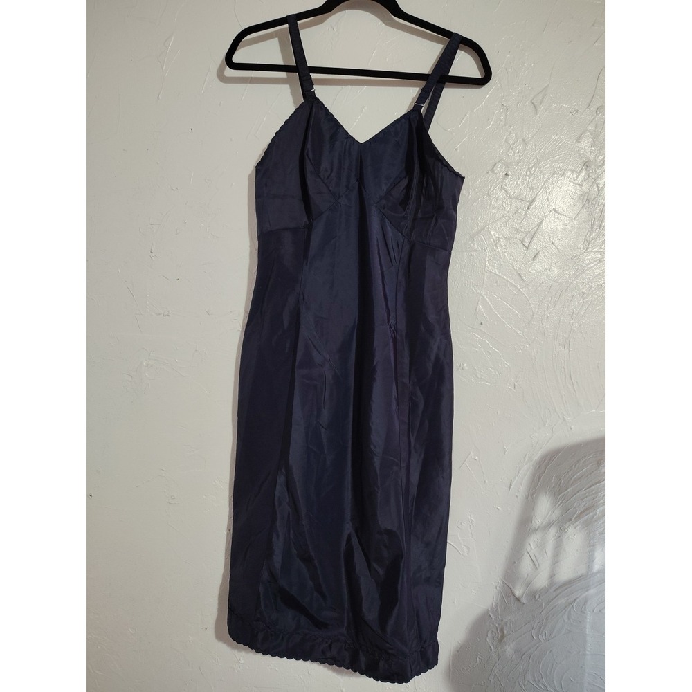 Wonder Maid Slip Ladies Size 34 Navy Non Cling Fitted Scalloped Ruffle Knee VTG